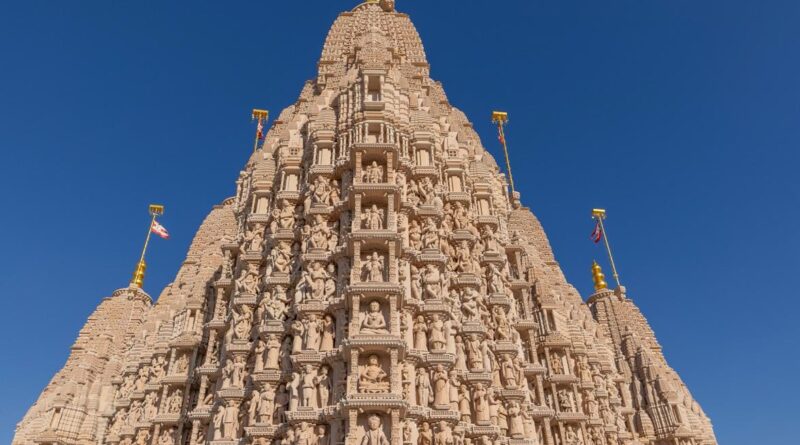 अबू धाबी का पहला ऐतिहासिक हिंदू मंदिर। स्वामी चिदानंद सरस्वती ने किये दर्शन।बीएपीएस संस्था और यूएई के राष्ट्रपति मोहम्मद बिन जायद अल नाहयान को दिया धन्यवाद