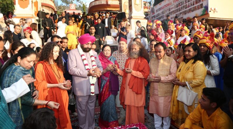 उत्तराखंड के राज्यपाल लेफ्टिनेंट जनरल (सेवानिवृत्त) गुरमीत सिंह और हंस फाउंडेशन के भोले महाराज एवं माता मंगला “गंगा अवॉर्ड” से सम्मानित