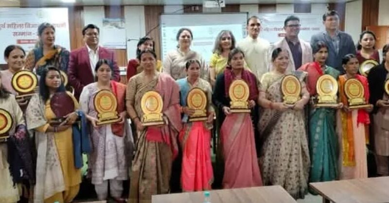 द्वारीखाल ब्लॉक के मैठाणा गांव की अनुसूया देवी सहित सात महिलाएं विज्ञान प्रयोगधर्मी सम्मान-2025 से सम्मानित