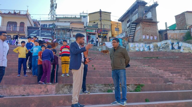 जिलाधिकारी ने किया रामलीला मैदान का निरीक्षण कर कार्यक्रम की तैयारियों जायजा लिया