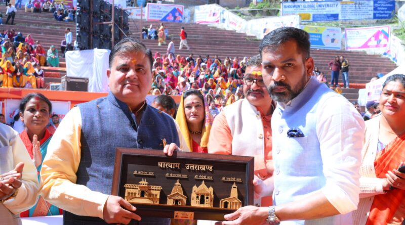सेवा, सुशासन और विकास के 03 वर्ष थीम पर जिला मुख्यालय में आयोजित हुआ मुख्य कार्यक्रम