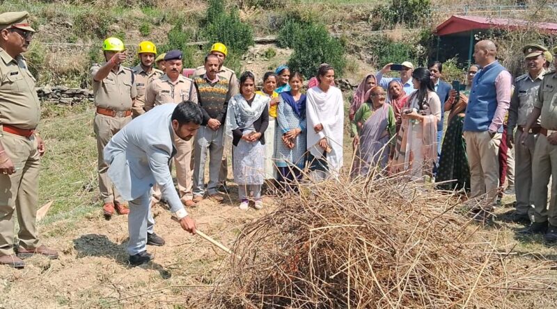 अदवाणी क्षेत्र में मनाया गया आड़ा दिवस। जंगलों को आग से बचाने के लिए ग्रामीणों को दिलाई शपथ