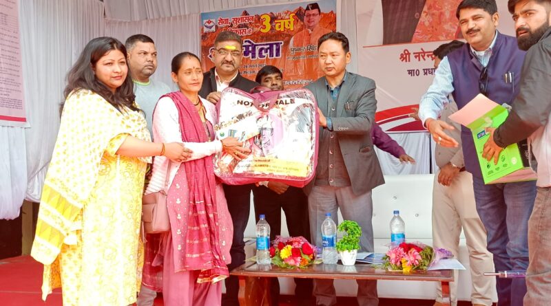 श्रम मेले में 60 से अधिक श्रमिकों ने कराया स्वास्थ्य परीक्षण, 250 लाभार्थियों को कम्बल, छाते व सेनेटरी नैपकिन वितरित किए