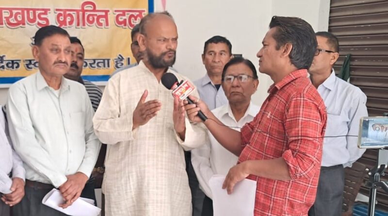 जनता का ध्यान भटकाने के लिए यूकेडी नेताओं को जेल भेज रही है सरकार : डॉ.कपरवाण
