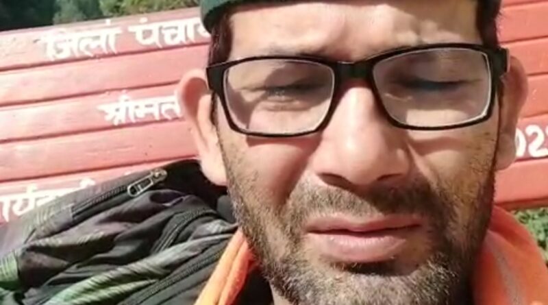 आशीष नेगी और आशुतोष नेगी की रिहाई की मांग करते हुए पूर्व सैनिक भुवन कठायत ने आमरण अनशन शुरू किया