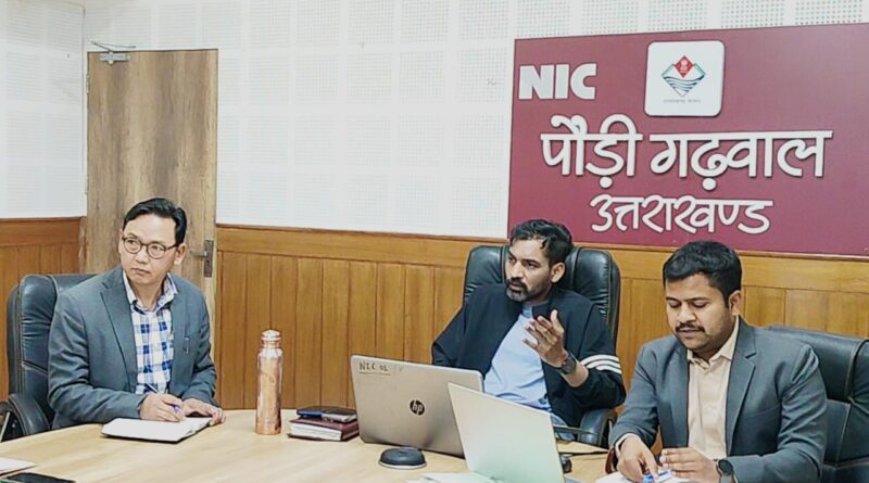 पिरुल एकत्रीकरण अभियान से ग्रामीणों को मिलेगा रोजगार, जंगलों को मिलेगा संरक्षण : जिलाधिकारी