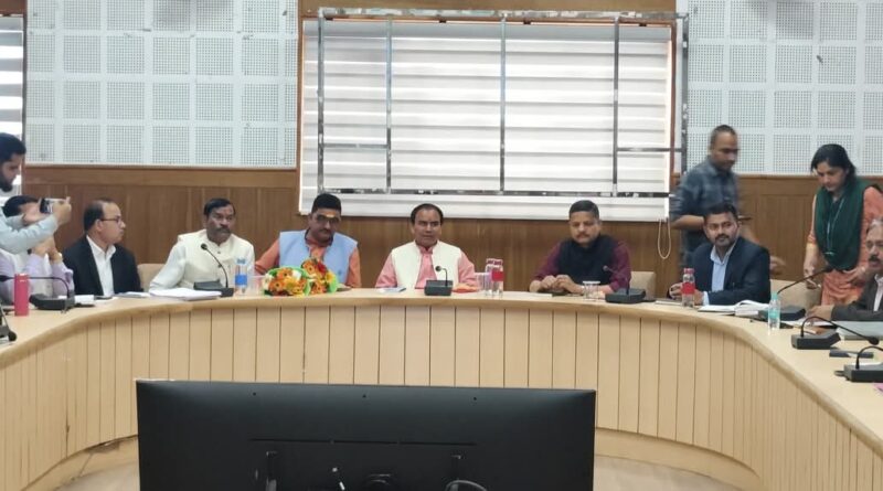 कैबिनेट मंत्री डॉ धनसिंह रावत ने काश्तकारों की आमदनी बढ़ाने के दिए निर्देश