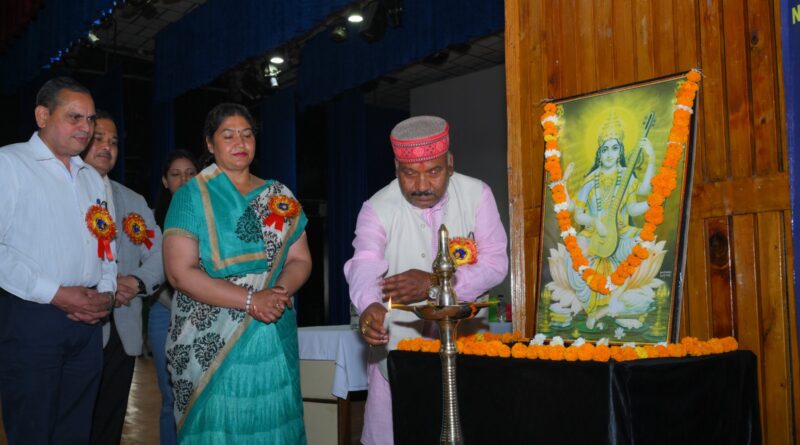 परीक्षा के तनाव से मुक्ति पर प्रेक्षागृह में आयोजित हुई कार्यशाला