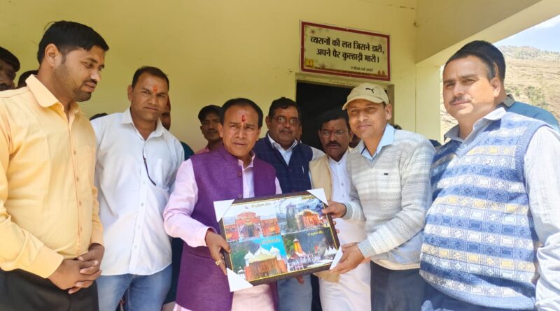 गढ़वाल के दुर्गम क्षेत्र थलीसैंण के चाकीसैण में आयोजित हुआ सहकारिता महिला सशक्तिकरण कार्यक्रम।। उत्कृष्ट कार्यों के लिए 3 महिलाएं और 9 महिला समूह हुए सम्मानित