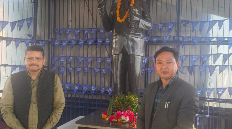 डॉ भीमराव अंबेडकर जयंती पर मुख्य विकास अधिकारी और अपर जिलाधिकारी ने अर्पित किए श्रद्धासुमन