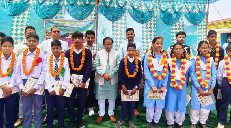 उच्च शिक्षामंत्री डॉ धनसिंह रावत ने किया प्रवेशोत्सव कार्यक्रमों में प्रतिभाग