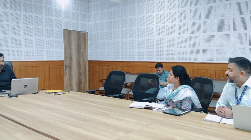 जिलाधिकारी ने नीलकंठ रोपवे की बैठक ली