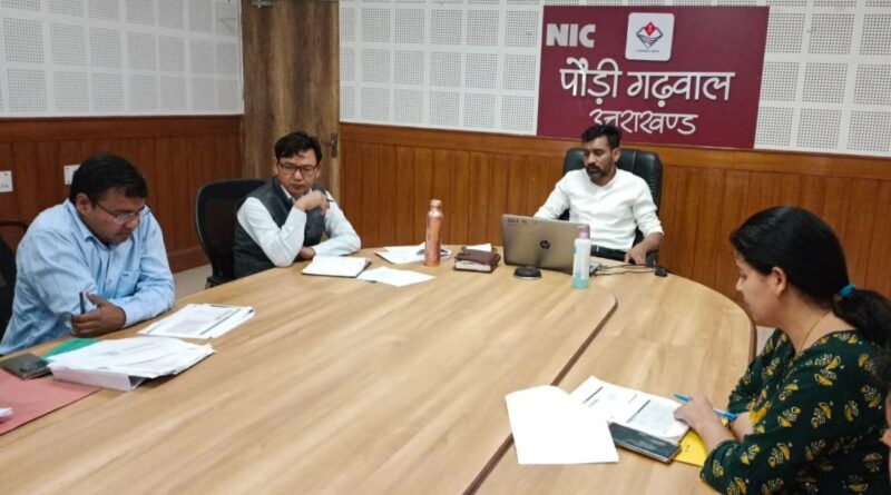 जिलाधिकारी ने पेयजल शिकायतों का त्वरित गति के साथ निस्तारण करने की गति को बनाए रखने के दिए निर्देश