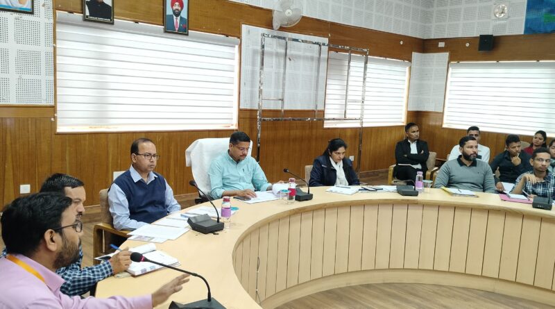 सीडीओ ने ब्लॉक स्तर पर विकास कार्य तेजी से पूरे करने के निर्देश दिए