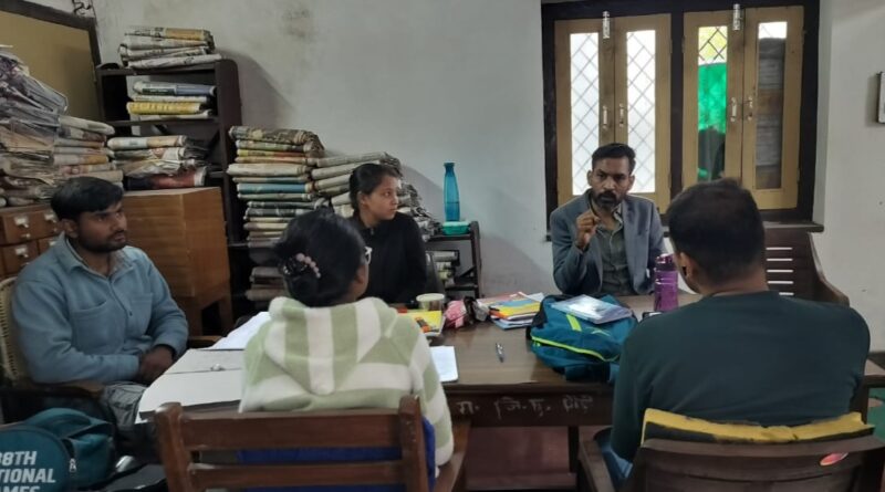  पुस्तकालय निरीक्षण के दौरान जिलाधिकारी ने व्यवस्थाओं में सुधार के दिए निर्देश