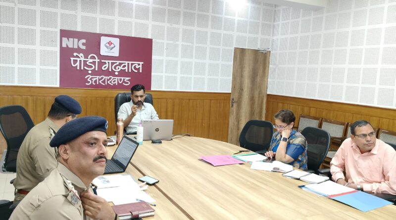 सार्वजनिक स्थलों पर धूम्रपान करने वालों पर होगी सख्त कार्रवाई : जिलाधिकारी