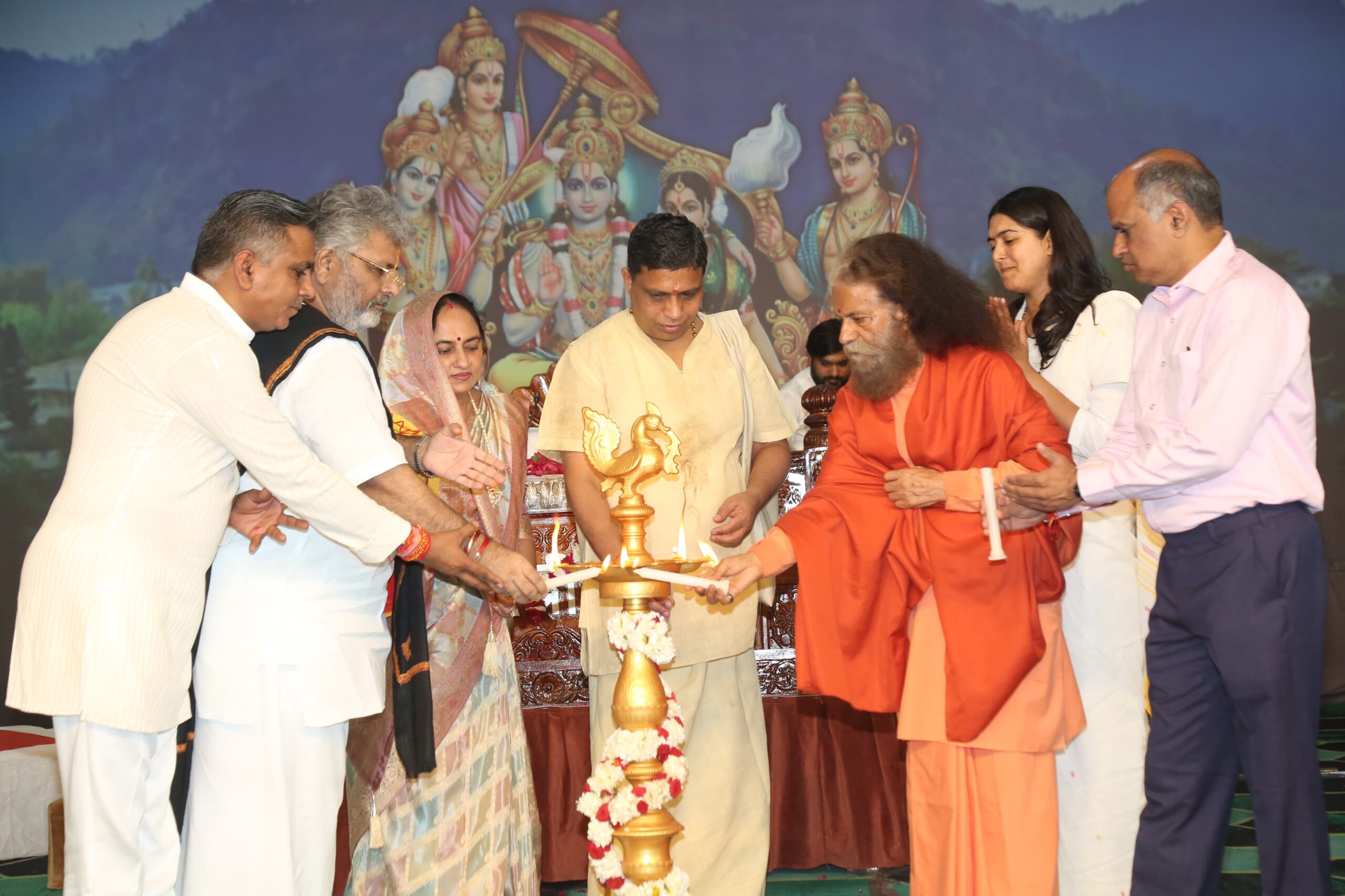 परमार्थ निकेतन में संत श्री मुरलीधर जी के श्रीमुख से मासिक श्रीराम कथा का भव्य आयोजन