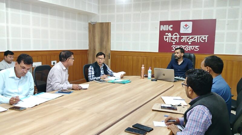 जिलाधिकारी ने पार्किंग निर्माण कार्यों की तेजी लाने के दिए निर्देश