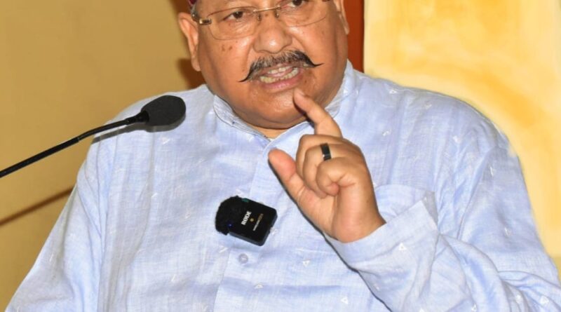 महाराज ने मृतक के शव को ई रिक्शा से ले जाने का लिया संज्ञान