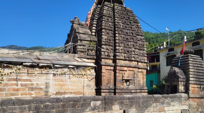 विकास कार्य और पार्किंग निर्माण की संभावनाएं तलाशने राहु मंदिर पहुंचे डीएम मास्टर प्लान तैयार करने के दिए निर्देश