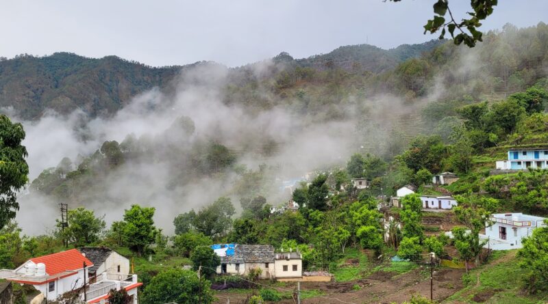 पौड़ी जनपद में दिनभर बादल छाए रहे, कुछ ग्रामीण मार्ग बाधित, जलस्तर रहा सामान्य, मनियारस्यूं ओलना गांव में मकान क्षतिग्रस्त