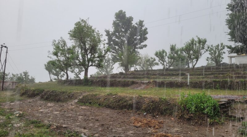 पर्वतीय क्षेत्रों में झमाझम बारिश से राहत, लोगों के चेहरे खिले