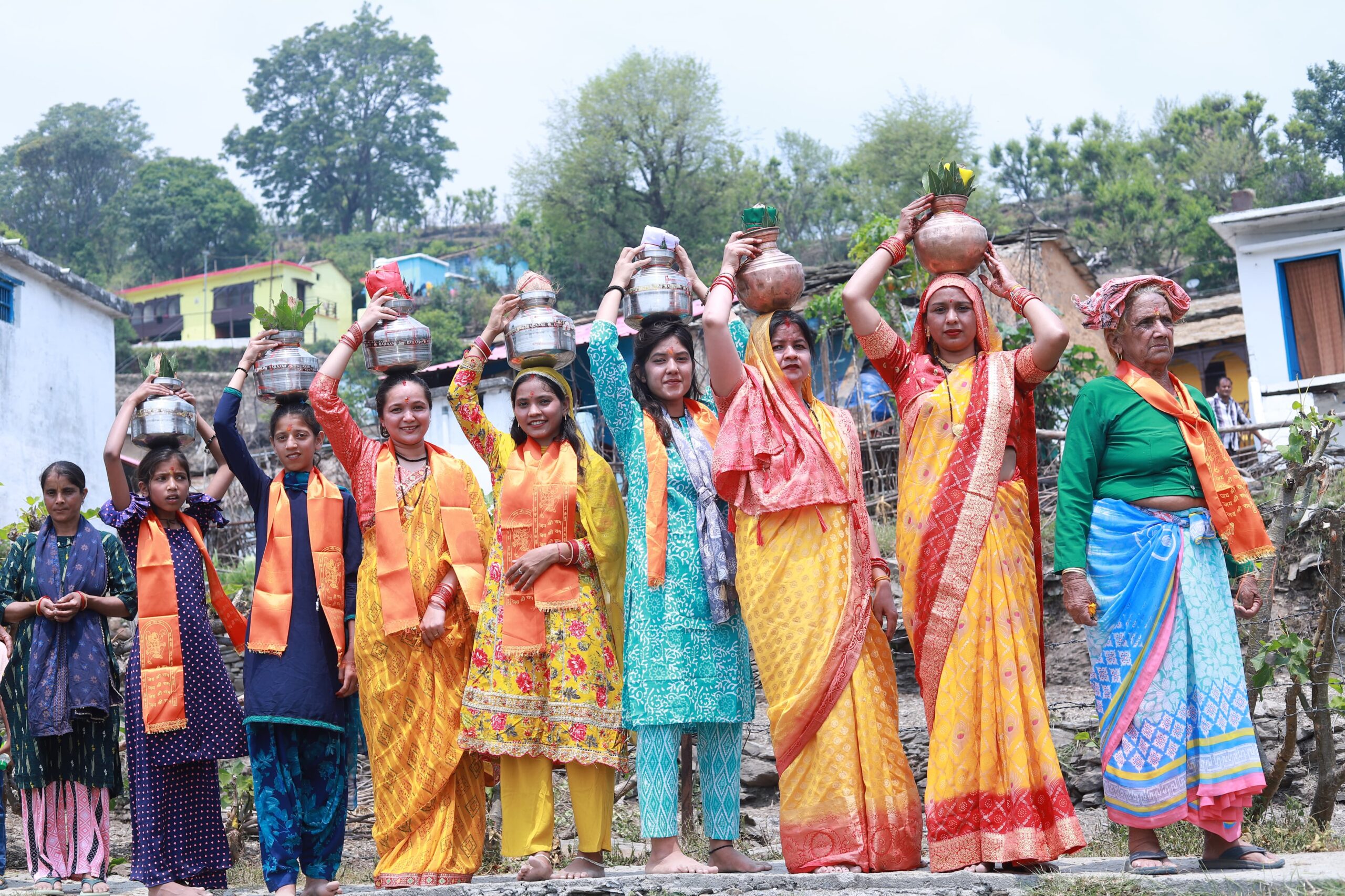 कलश यात्रा के साथ नौ दिवसीय देवी भागवत कथायज्ञ आरंभ