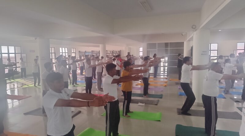 नशा मुक्त भारत अभियान के तहत जीबी पंत इंजीनियरिंग कॉलेज घुड़दौड़ी में योग सत्र का आयोजन