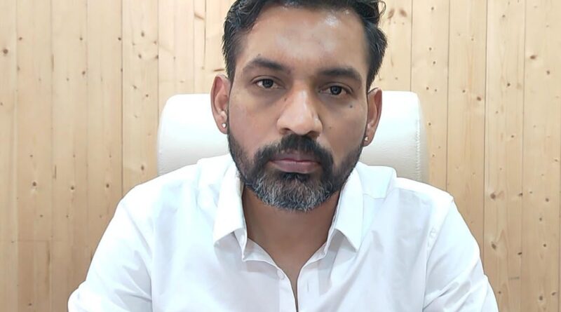छात्रवृति लेने वाले अभ्यर्थी व पेंशनधारक अवश्य करायें आधार सीडिंग