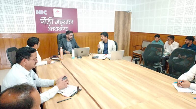 जिलाधिकारी ने ग्रामीण क्षेत्रों के कूड़े के लिए शीघ्र भूमि चयन के दिए निर्देश