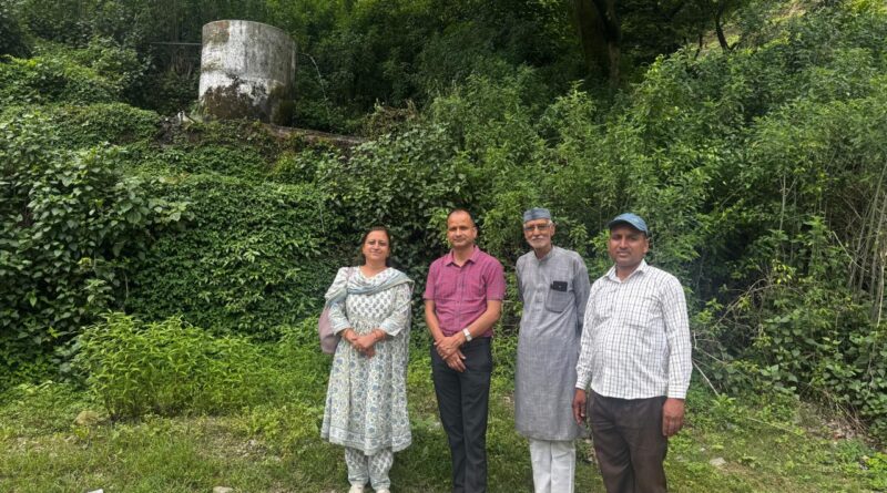 कल्जीखाल के दलमोटा में जिला कार्यक्रम अधिकारी की अध्यक्षता में चौपाल का आयोजन