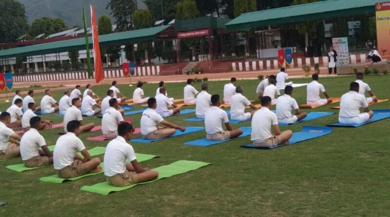 *एसएसबी मैदान श्रीनगर में हुआ सामूहिक योगाभ्यास