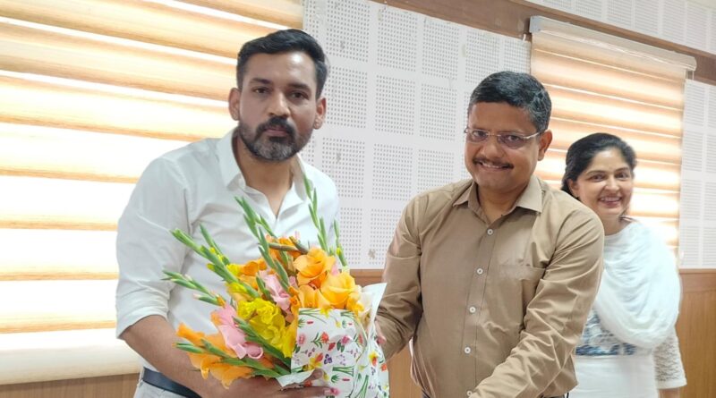 जिलाधिकारी डॉ. आशीष चौहान को दी सम्मानपूर्वक विदाई