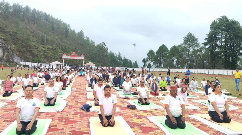 अंतरराष्ट्रीय योग दिवस पर जिले में विभिन्न स्थानों पर योगाभ्यास कार्यक्रम का आयोजन