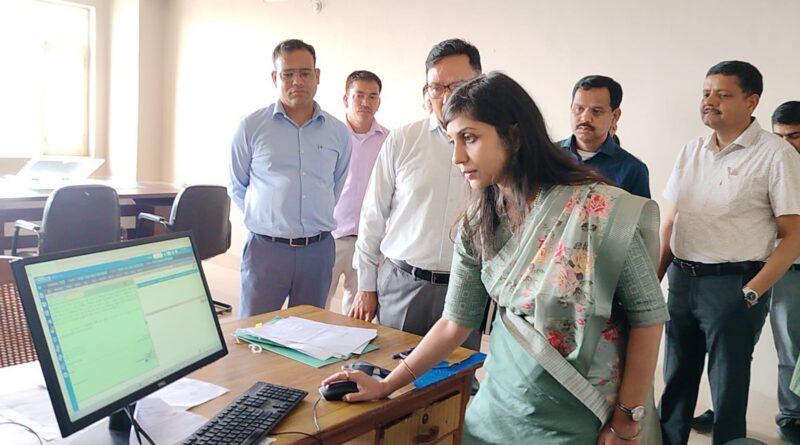 48 साल बाद पौड़ी को मिली महिला जिलाधिकारी, स्वाति एस. भदौरिया ने कार्यभार संभालते ही कलेक्ट्रेट का किया निरीक्षण