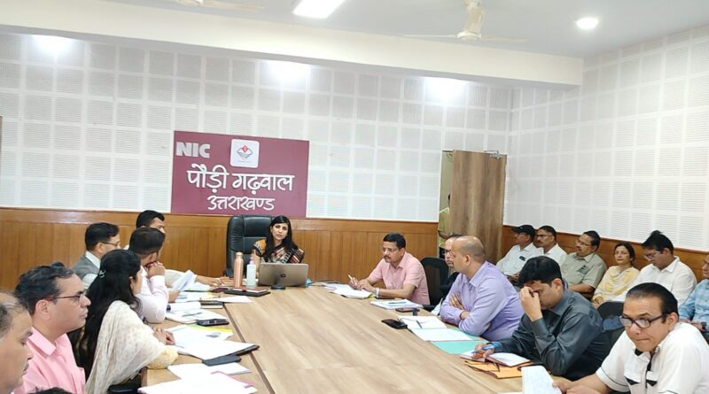 मुख्यमंत्री धामी ने की सीएम हेल्पलाइन की समीक्षा, सभी जिलाधिकारियों को शिकायतों का निस्तारण करने के दिये निर्देश
