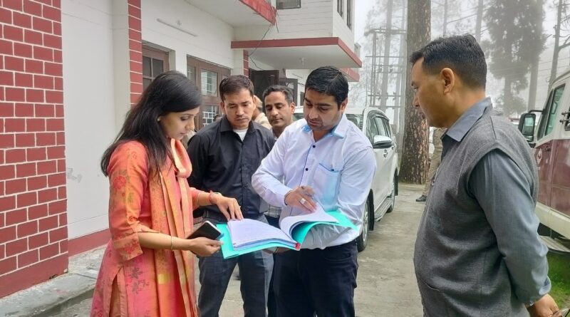 आपदा परिचालन केंद्र का डीएम ने किया निरीक्षण, अलर्ट मोड में रखने के दिए निर्देश