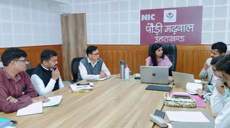 जिलाधिकारी ने दिये पौड़ी शहर में सीवर लाइन बनाने के लिये कार्ययोजना तैयार करने के निर्देश