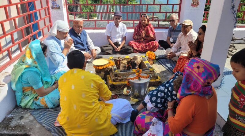 9 दिवसीय श्रीरामकथा का विधिवत समापन, ढोल-दमाऊ के साथ हुई व्यास जी की विदाई