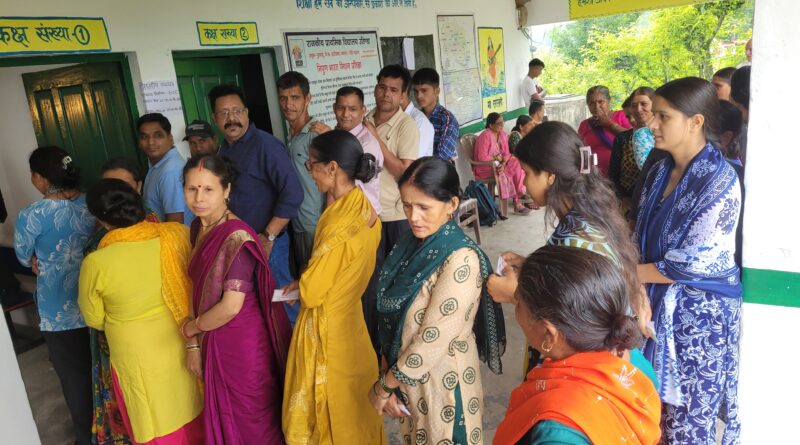 दूसरे चरण का मतदान शांतिपूर्ण सम्पन्न, यमकेश्वर में सर्वाधिक वोटिंग