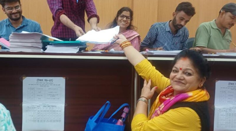 च्वरा से शांता सुयाल ने प्रधान पद के लिए भरा नामांकन, ग्राम विकास, शिक्षा और जनसेवा को बताया उद्देश्य