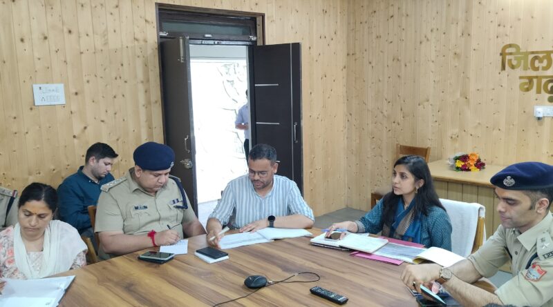 कांवड़ मेले की तैयारियों पर डीएम ने जताई सख़्ती, समर्पण के साथ कार्य करने के दिये निर्देश