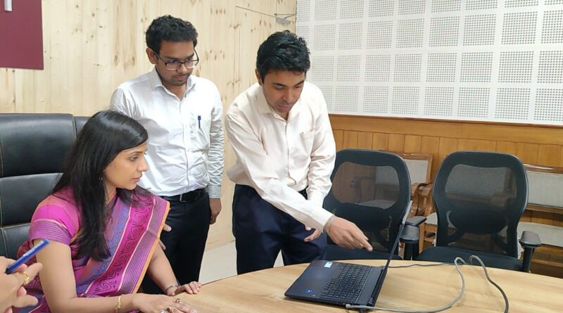 मतदान कार्मिकों का द्वितीय रेंडमाइजेशन संपन्न*
