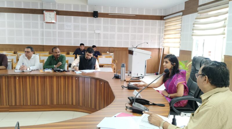 जिलाधिकारी ने ली बैठक, टीबी मुक्त जिला बनाने हेतु विस्तृत स्तर पर परीक्षण और उपचार के निर्देश