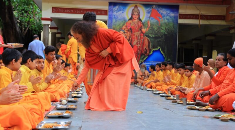 श्रीरामचरितमानस अखंड पाठ का भावपूर्ण समापन, विशाल संत भंडारे के साथ मनाया गया स्वामी शुकदेवानन्द जी महाराज का 60वां महानिर्वाण महोत्सव