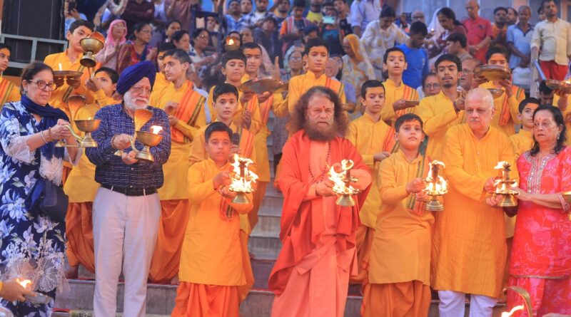 कैप्टन शुभांशु शुक्ला की सकुशल वापसी पर परमार्थ निकेतन में गूंजा “भारत माता की जय” का उद्घोष