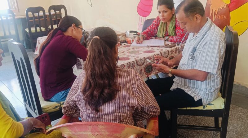 सशक्त बालिका – सशक्त भविष्य” थीम पर कोटद्वार में सफलतापूर्वक आयोजित हुआ स्वास्थ्य परीक्षण शिविर