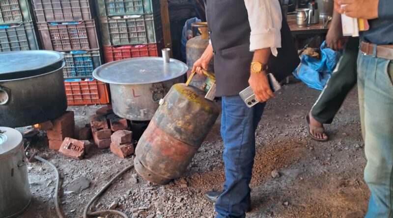 घरेलू गैस सिलेंडरों के दुरुपयोग पर प्रशासन सख़्त, सात प्रतिष्ठानों पर 7100 का चालान