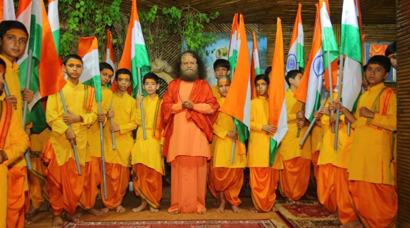तिरंगे के जनक पिंगली वेंकय्या को परमार्थ निकेतन ने समर्पित की गंगा आरती