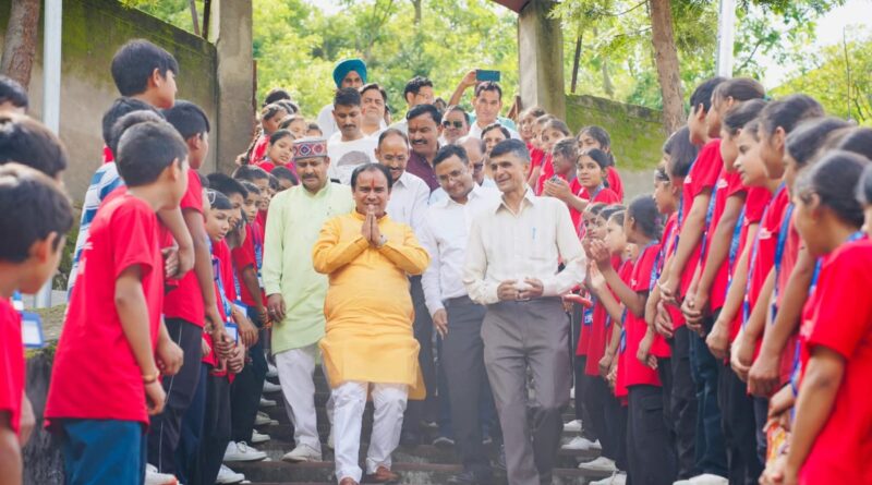 शिक्षा मंत्री ने पीएम श्री राजीव गांधी नवोदय विद्यालय में छात्रों से किया संवाद, समस्याएं सुनीं